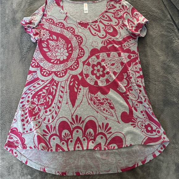 LuLaRoe Tops - LuLaRoe Gray and Pink Short Sleeve Tee